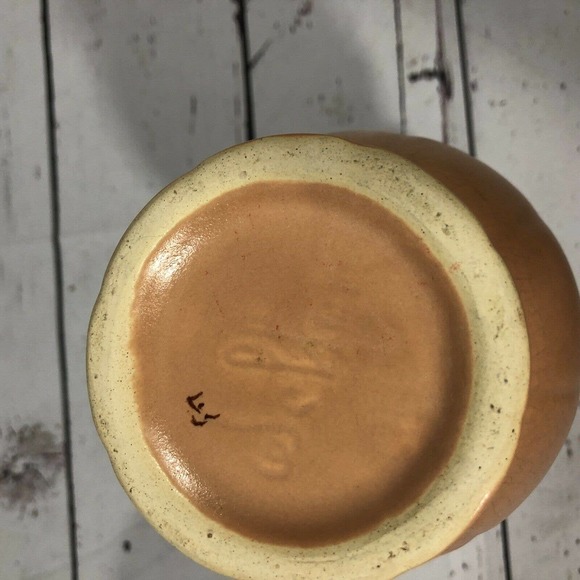 Weller Peach Cameo Floral Vase Urn - Picture 7 of 9